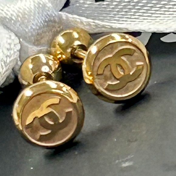 Dainty Genuine 18k Gold Plated Minimalist Earrings Chanel GOLD CC Logo Luxury - Picture 1 of 7